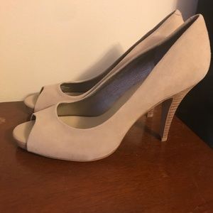 Tan suede banana republic pumps—size 9